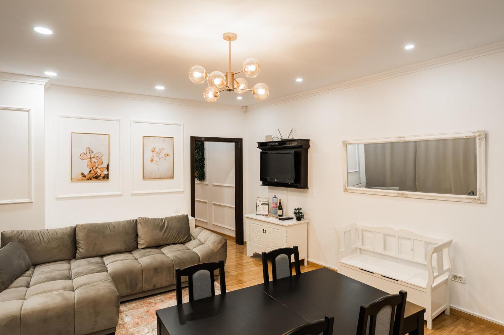 Apollonia Estate Old Town Big And Luxurious Appartement Braşov Buitenkant foto